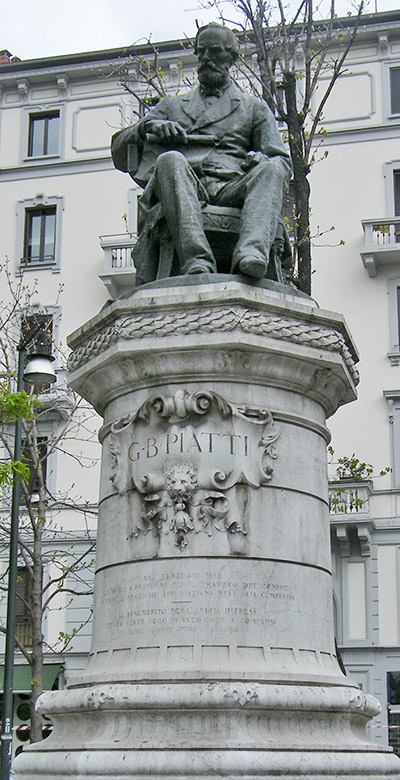 onumento a Giovanni Battista Piatti in Largo La Foppa a Milano, opera dello scultore Salvatore Pisani (1859-1920)