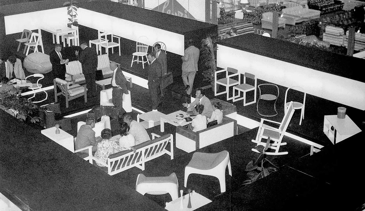 Salone del Mobile 1969, veduta interna con stand