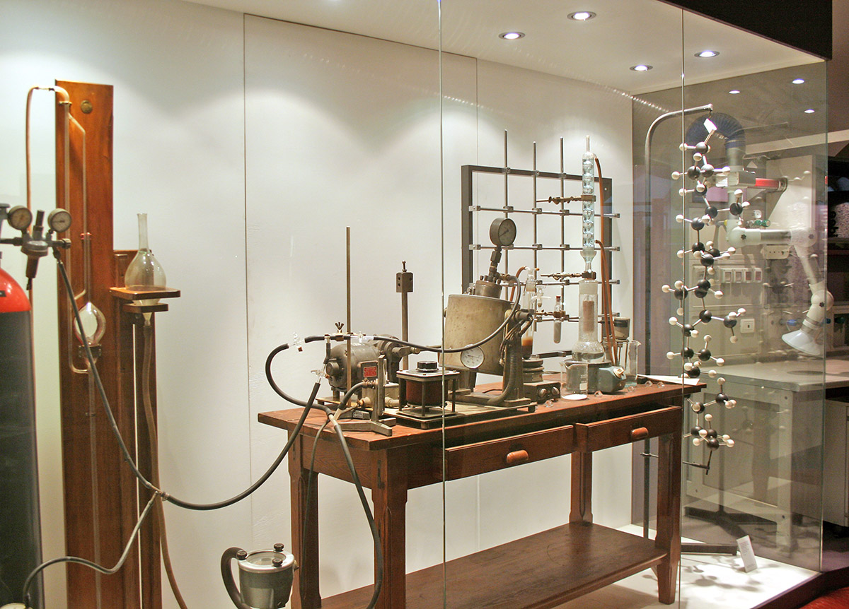 Bancone del laboratorio di Giulio Natta esposto al Museo nazionale della scienza e della tecnologia Leonardo da Vinci di Milano